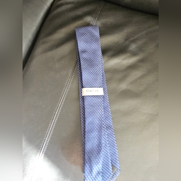 Kenneth Cole Reaction Blue tie - Picture 2 of 4